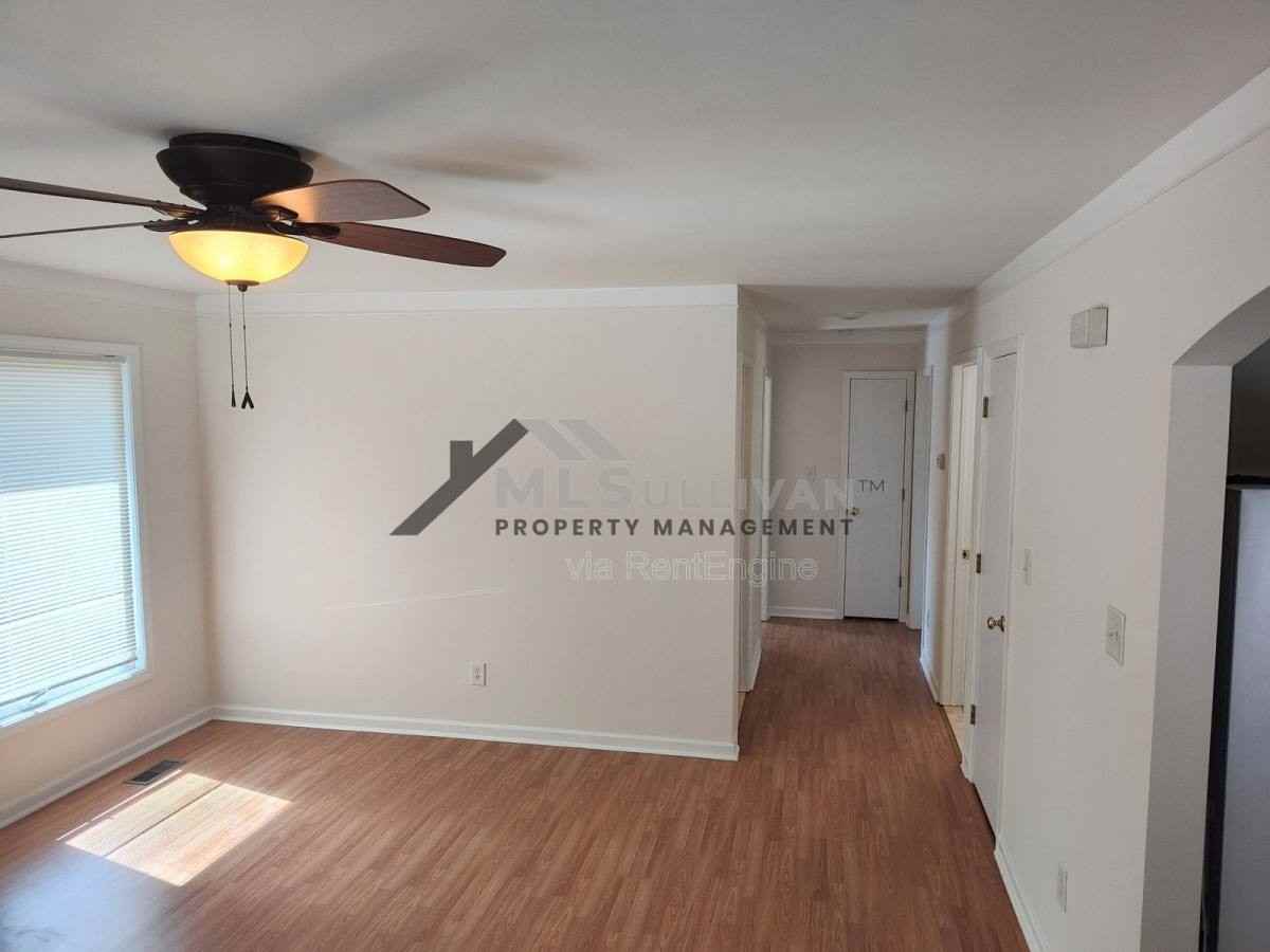 308 Lakeshore Dr - Photo 3 of 10