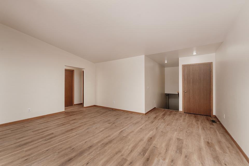 504 Josephine Dr - Photo 2 of 9
