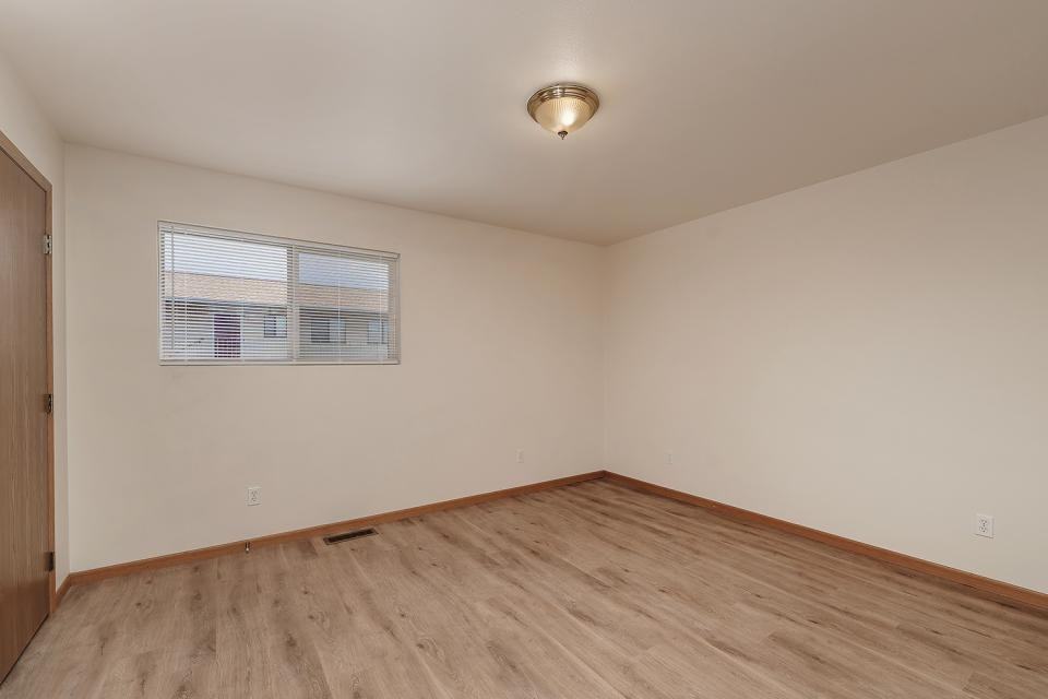 504 Josephine Dr - Photo 3 of 9