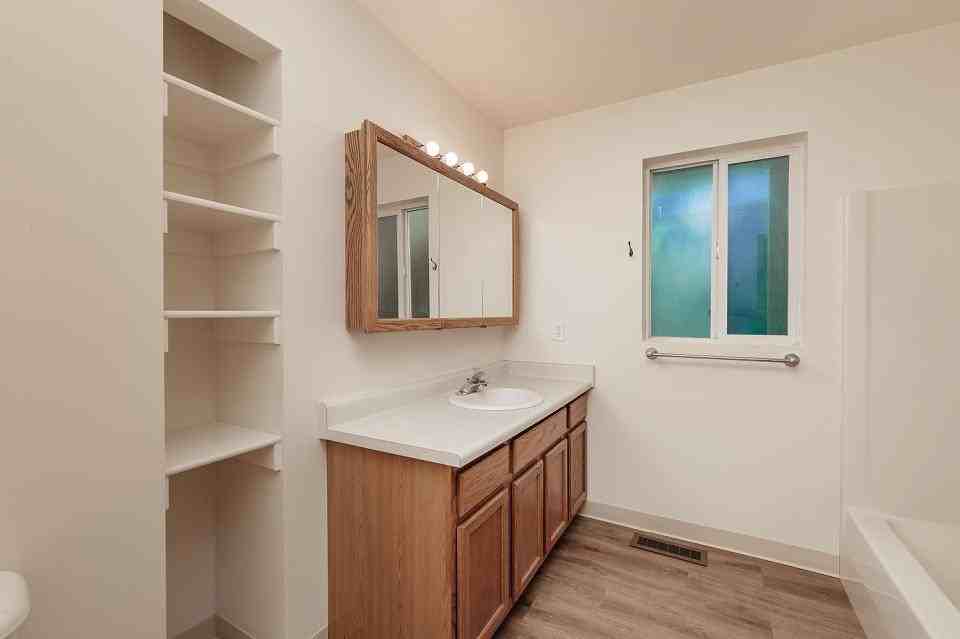 504 Josephine Dr - Photo 5 of 9