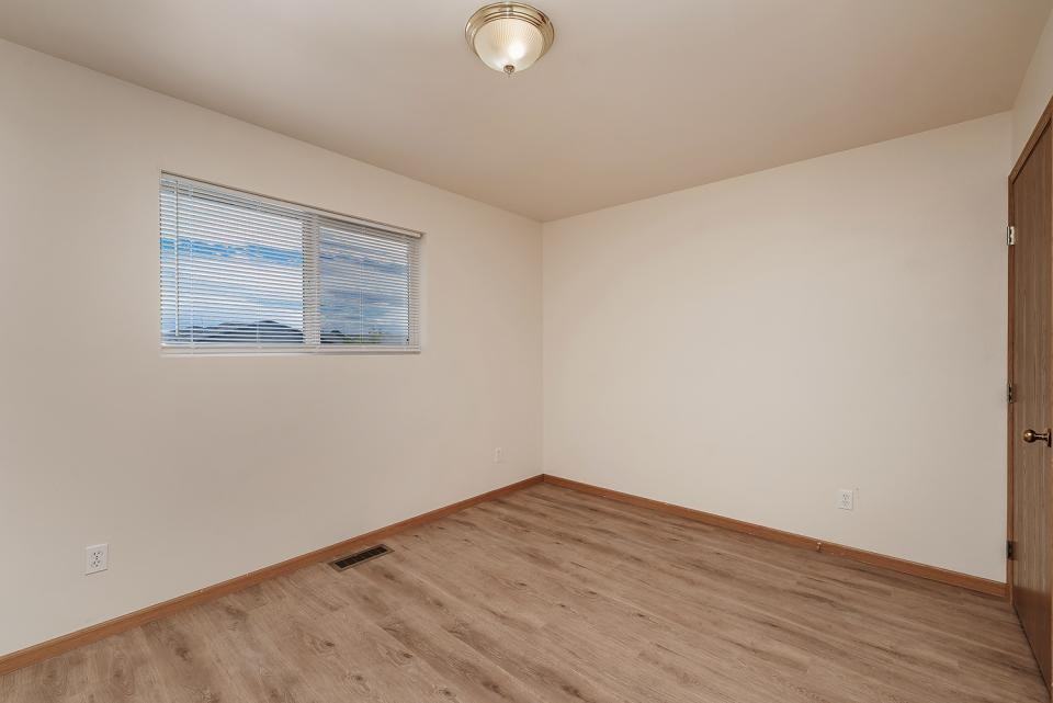 504 Josephine Dr - Photo 7 of 9