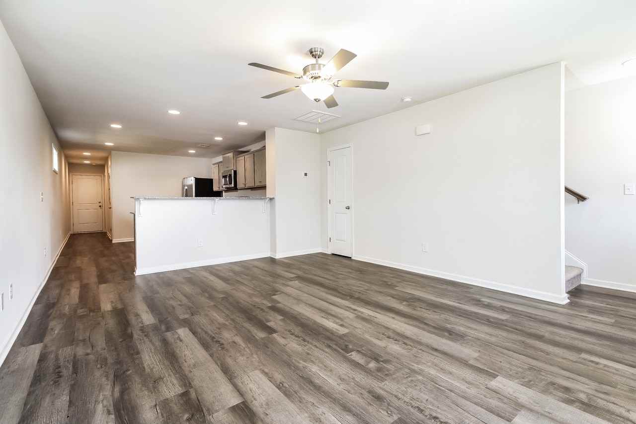 309 Noble Ln - Photo 5 of 15