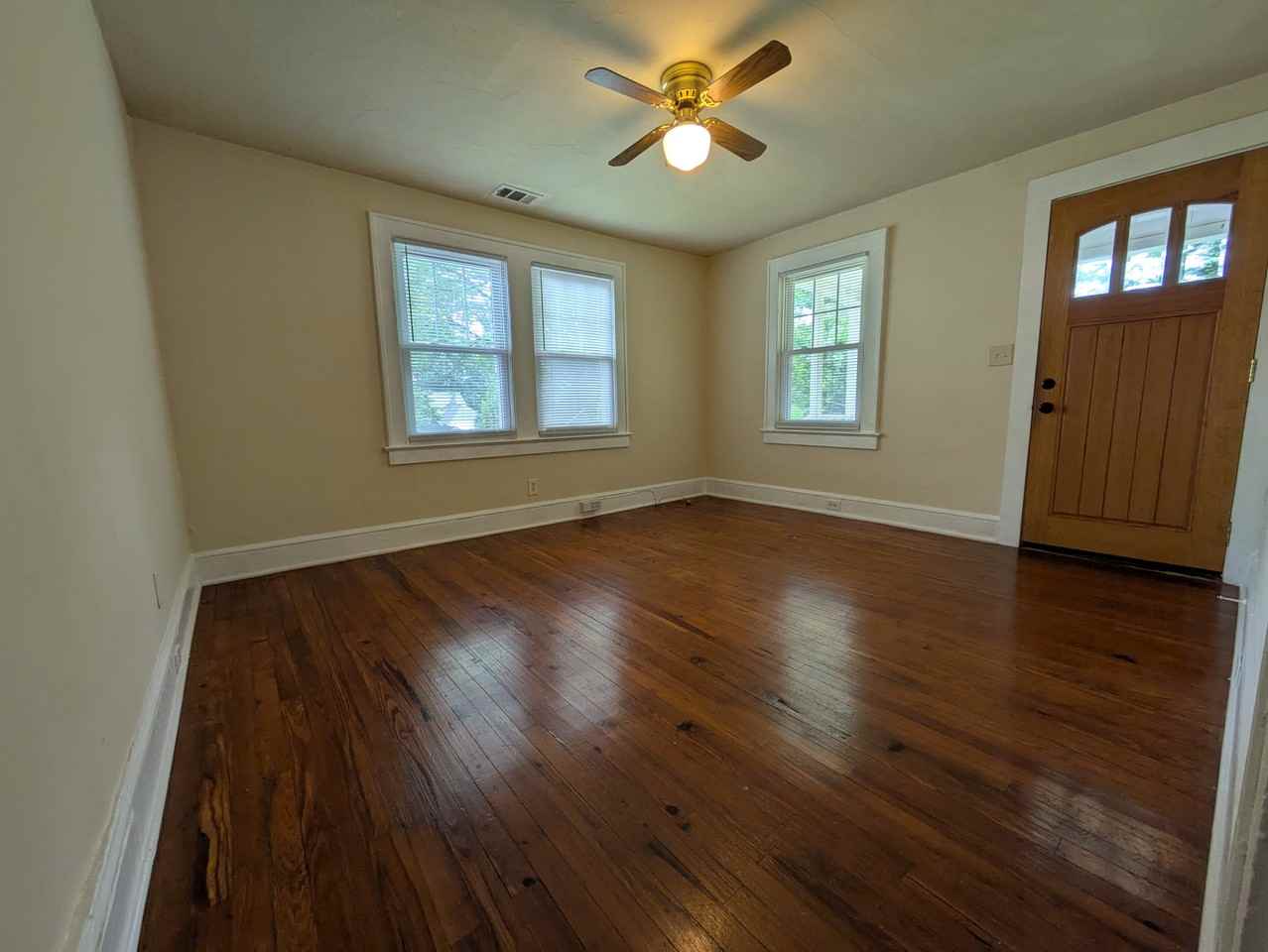 733 Augusta Pl Se #LEFT - Photo 2 of 6
