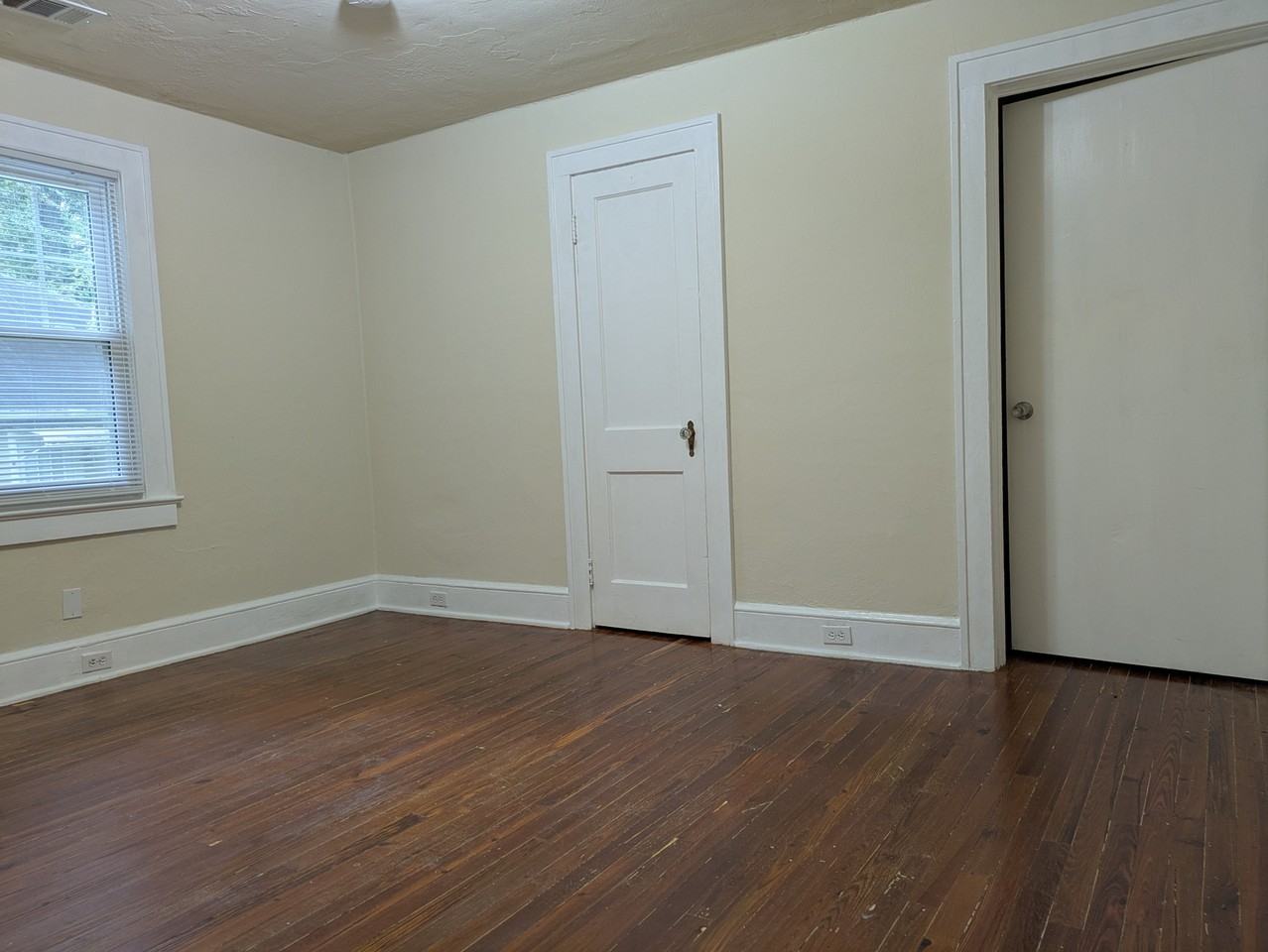 733 Augusta Pl Se #LEFT - Photo 3 of 6