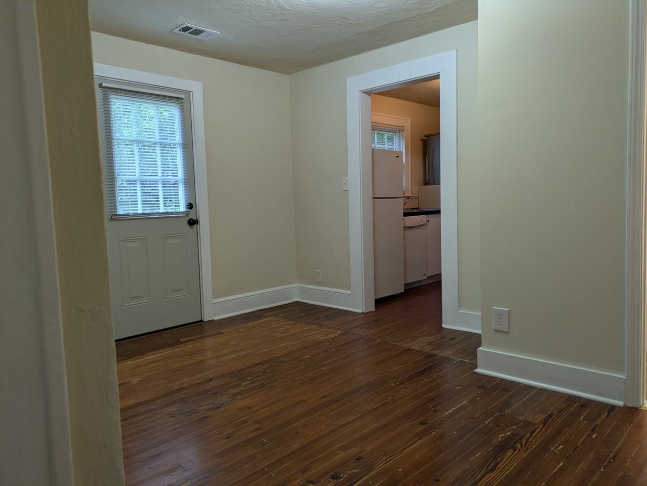 733 Augusta Pl Se #LEFT - Photo 4 of 6