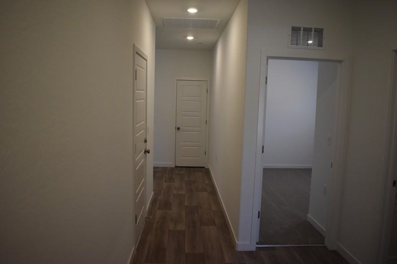 4481 N San Miguel Ave - Photo 5 of 34