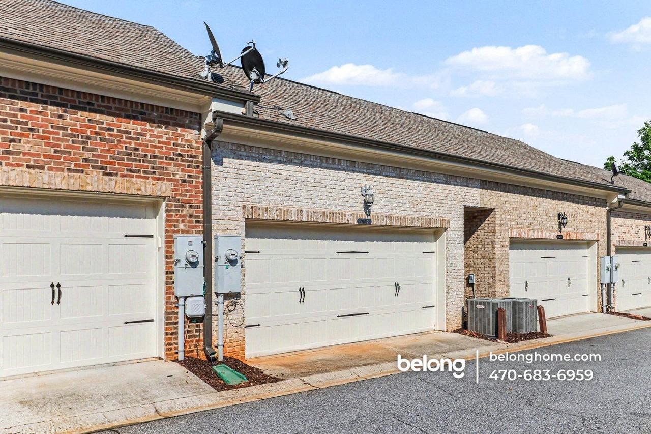 8005 Pierpoint Ln - Photo 2 of 17