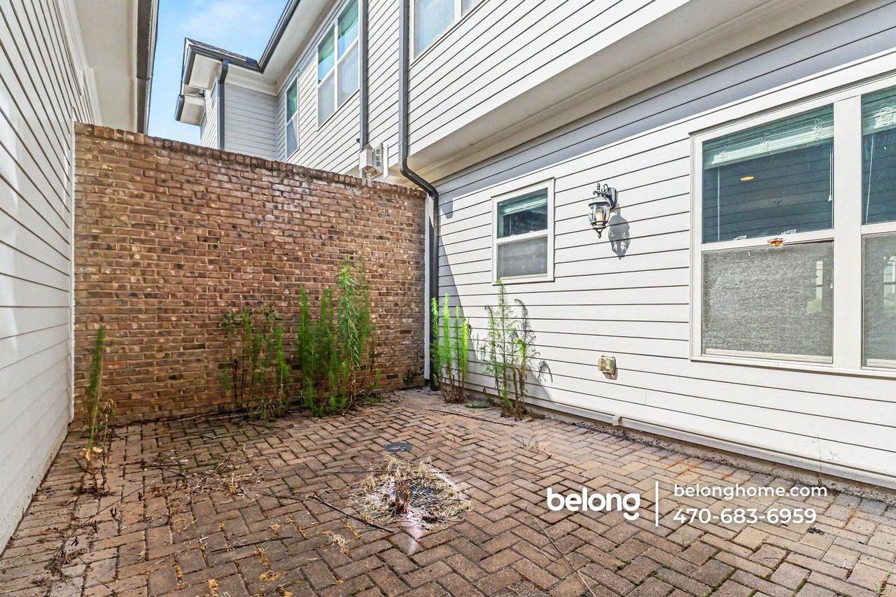 8005 Pierpoint Ln - Photo 4 of 17
