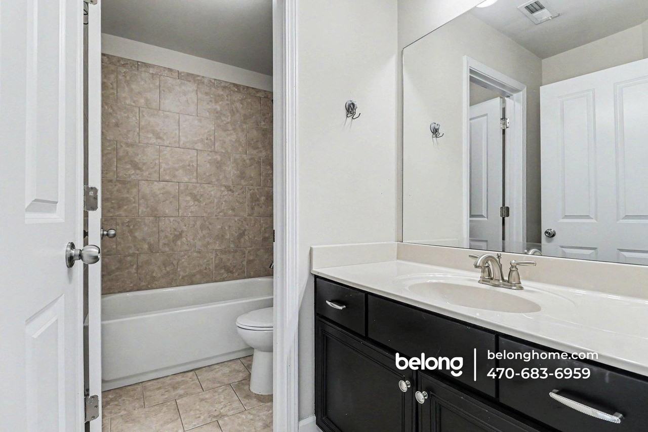 8005 Pierpoint Ln - Photo 5 of 17