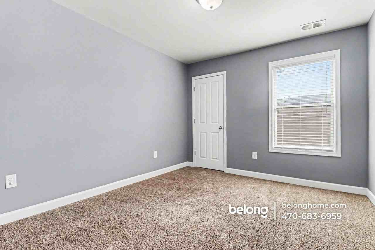 8005 Pierpoint Ln - Photo 6 of 17