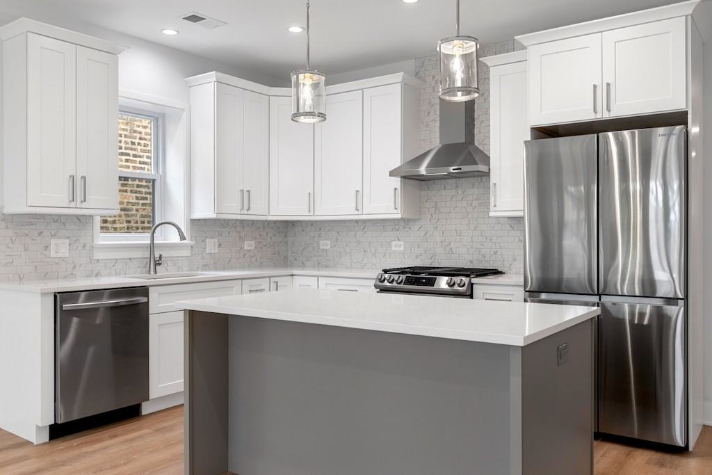 6423 N Washtenaw Ave #3 - Photo 2 of 18