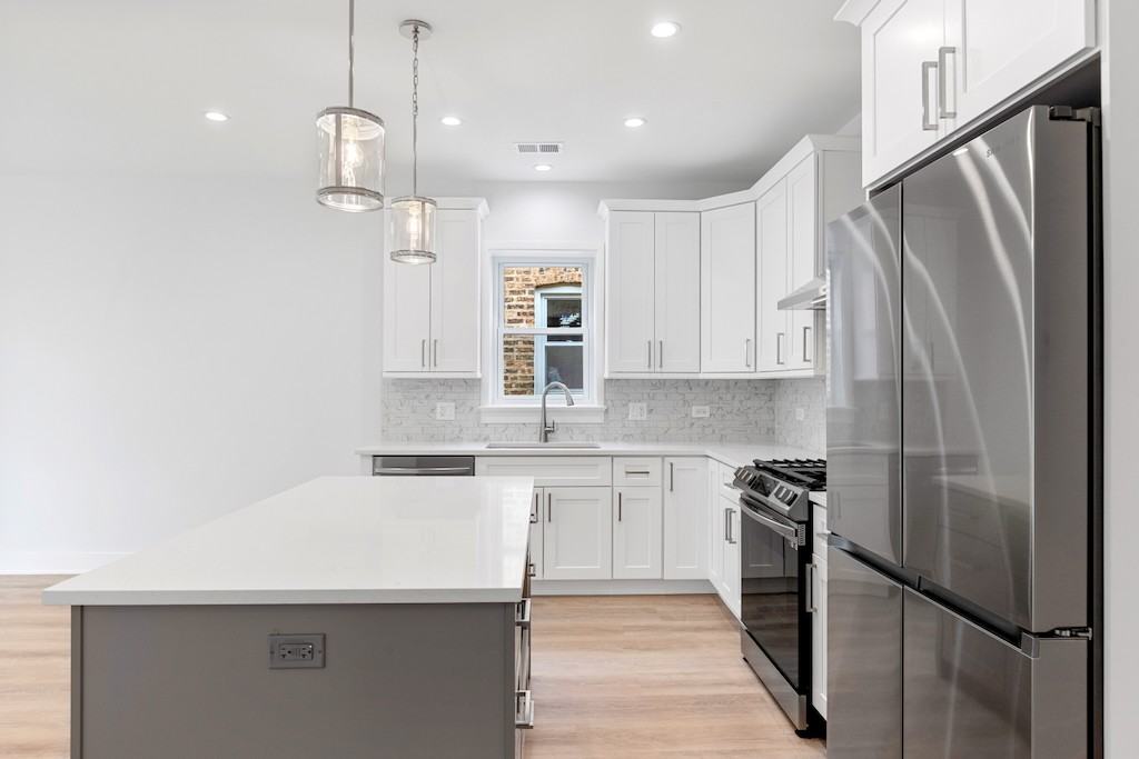 6423 N Washtenaw Ave #3 - Photo 4 of 18