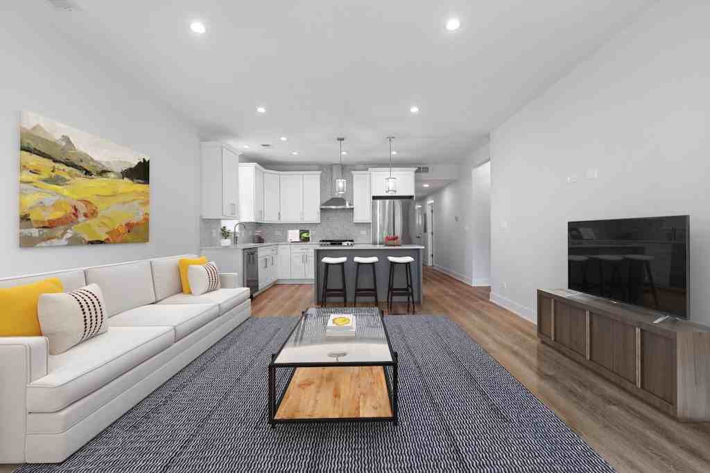 6423 N Washtenaw Ave #3 - Photo 6 of 18
