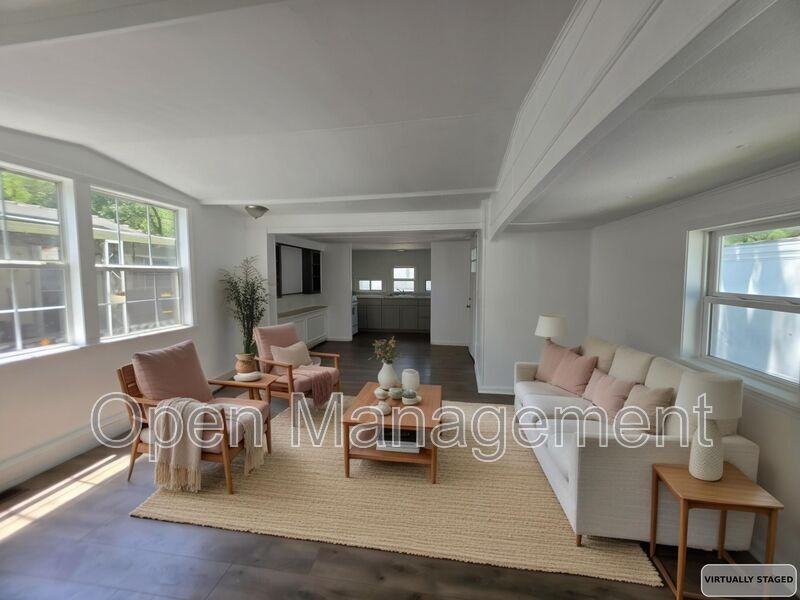 2668 Chateau Dr - Photo 4 of 20