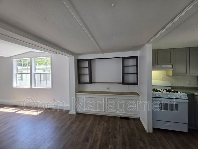 2668 Chateau Dr - Photo 5 of 20