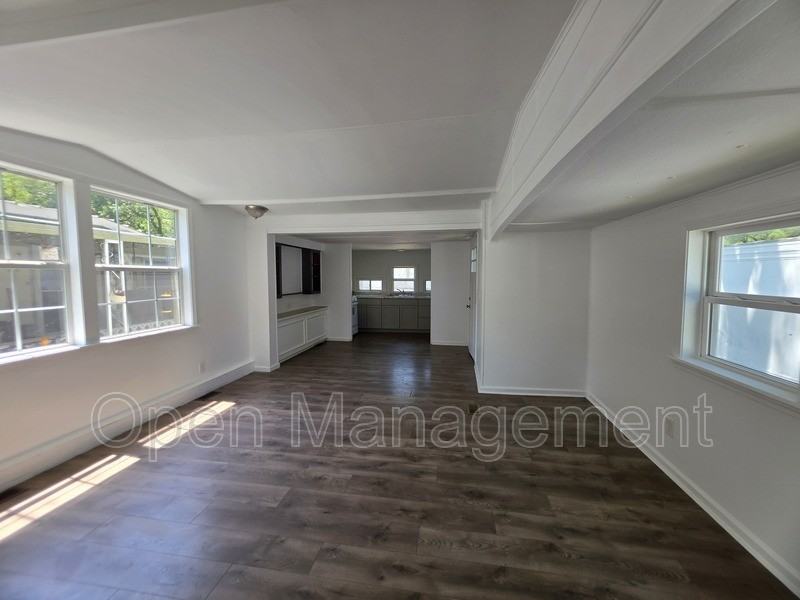 2668 Chateau Dr - Photo 7 of 20