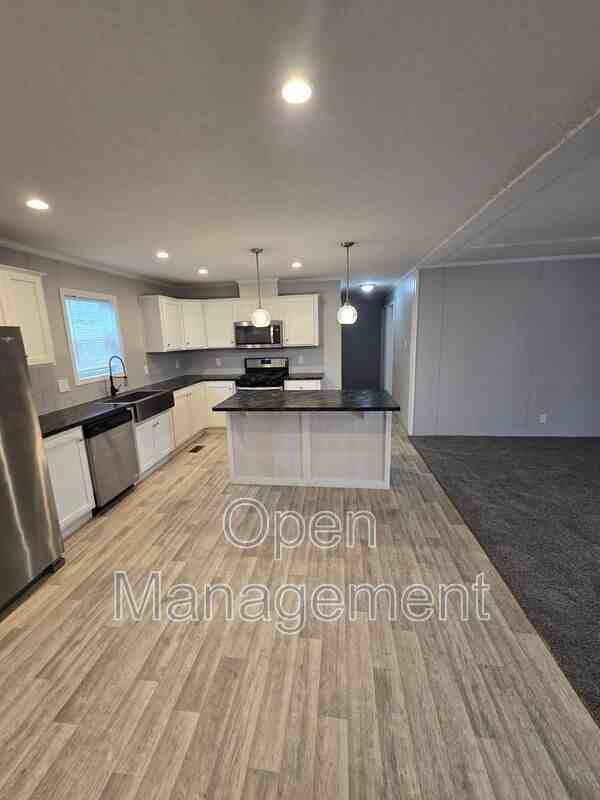 511 E 1st St - Photo 2 of 21