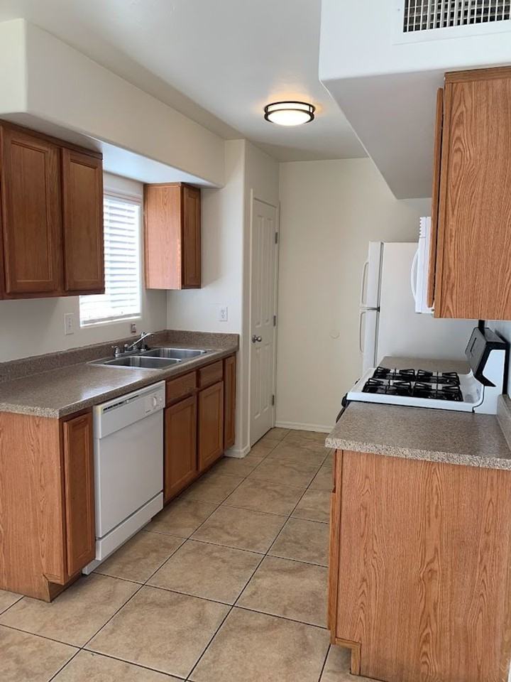Rincalina on Speedway Townhomes - Photo 7 of 36