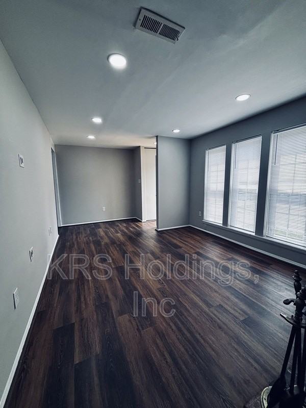 817 Pleasant St - Photo 5 of 28