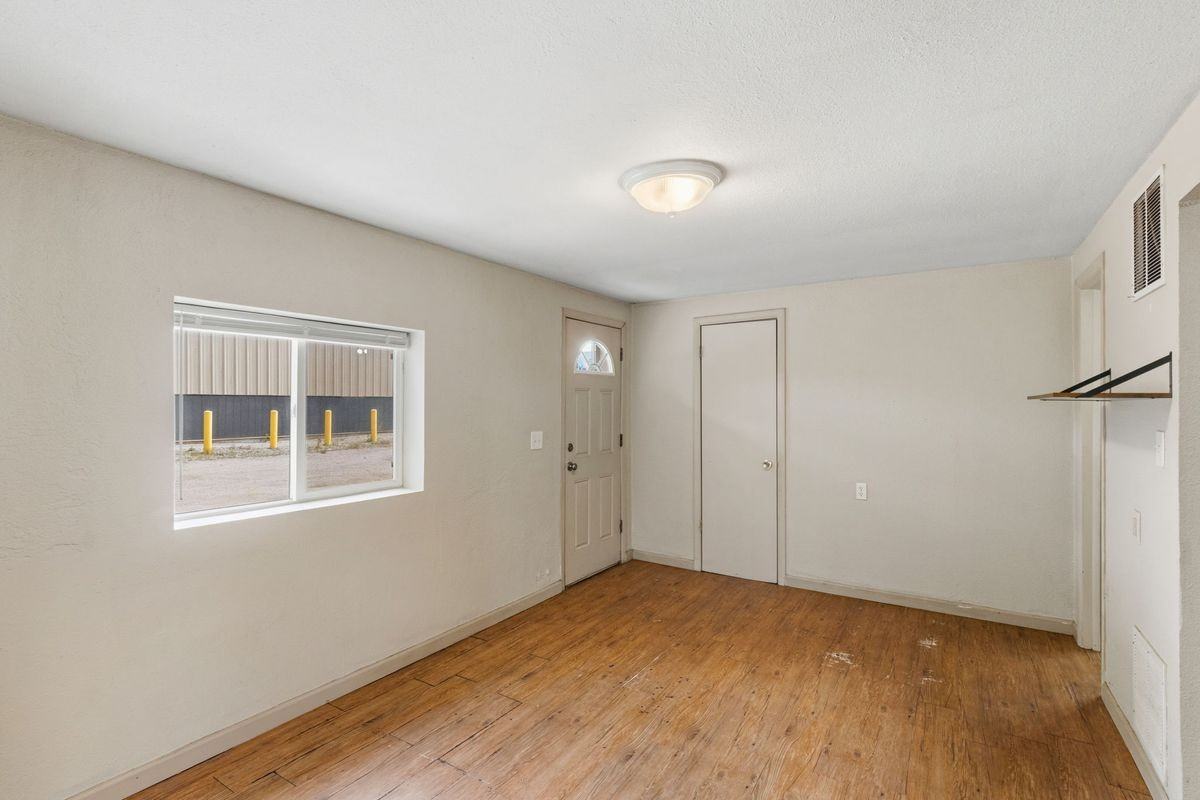 303 N Santa Fe Ave - Photo 5 of 27