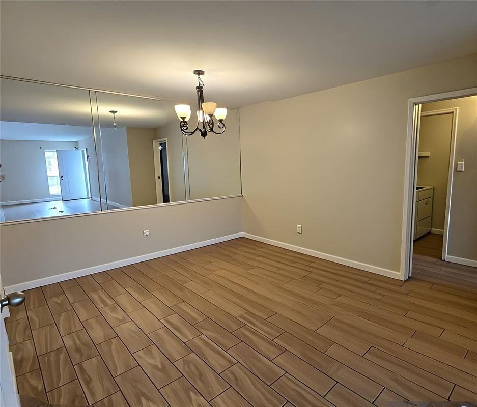 7400 Bellerive Dr - Photo 3 of 18