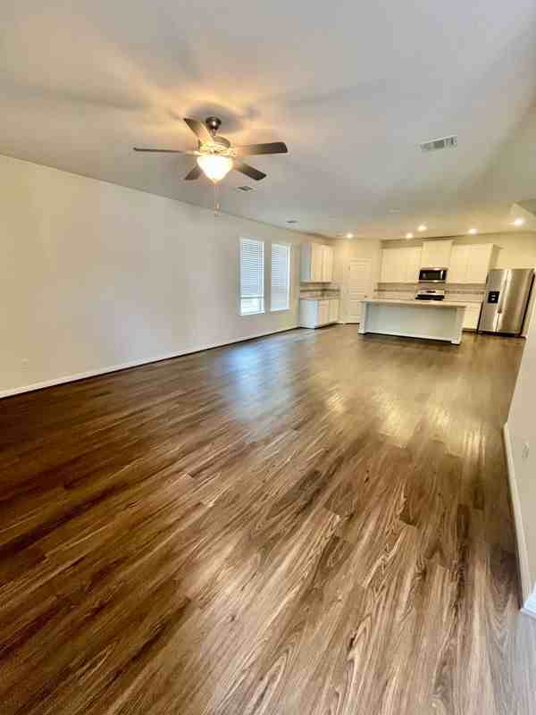 106 Buckthorn Dr - Photo 2 of 3