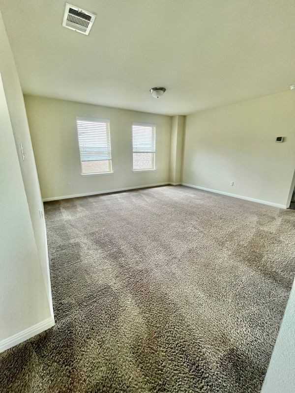 106 Buckthorn Dr - Photo 3 of 3