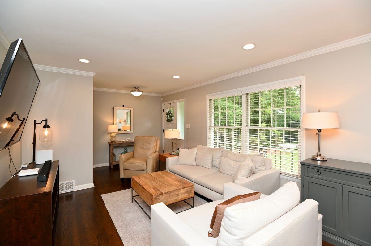 2260 Pinecliff Dr Ne - Photo 3 of 20