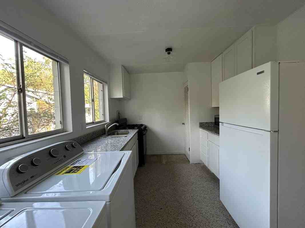 1307 Nw 6th St ##14 - Photo 6 of 10