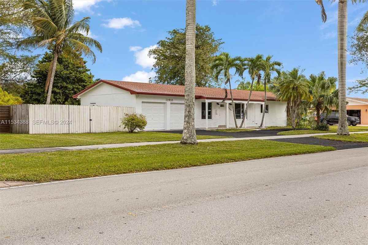 11403 Sw 107th Ave - Photo 2 of 3