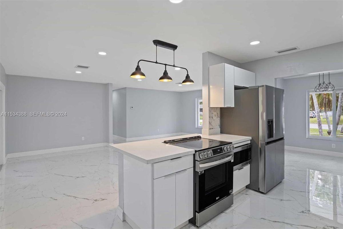 11403 Sw 107th Ave - Photo 3 of 3