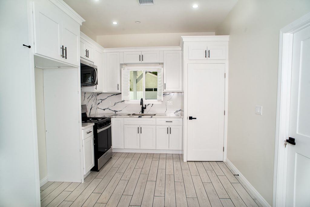 13310 Glenoaks Blvd - Photo 3 of 30