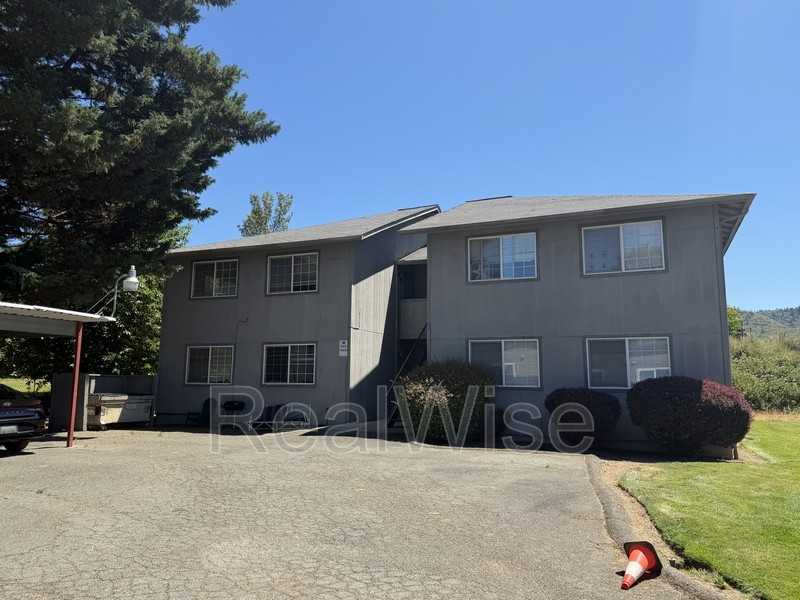 2145 Nw Heidi Ln #D - Photo 2 of 12