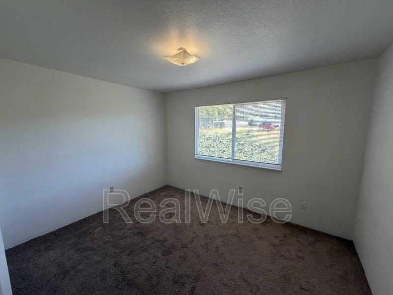 2145 Nw Heidi Ln #D - Photo 3 of 12