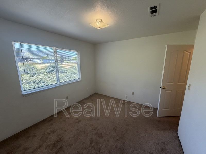 2145 Nw Heidi Ln #D - Photo 4 of 12