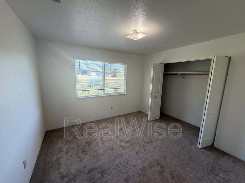2145 Nw Heidi Ln #D - Photo 5 of 12