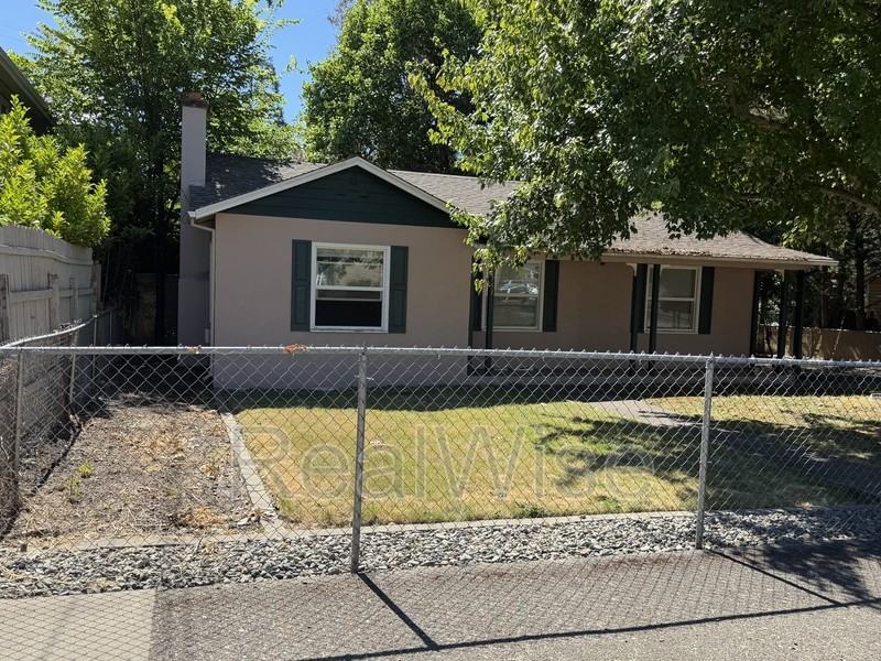 751 Nw 5th St - Photo 3 of 8