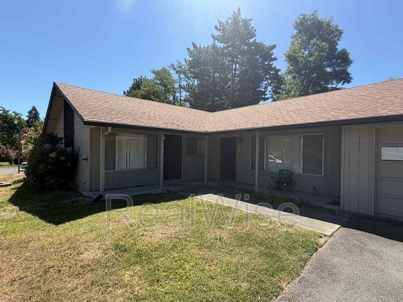 1223 Nw Highland Ave #B - Photo 2 of 31