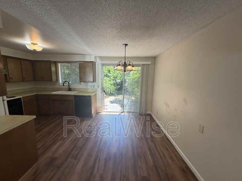 1229 Nw Highland Ave #B - Photo 7 of 26
