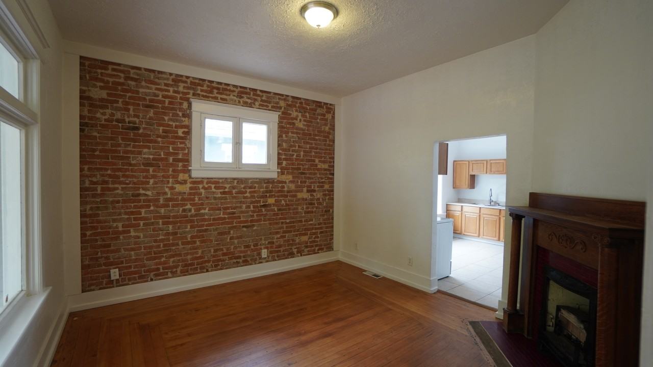 2623 Quincy Ave - Photo 3 of 12