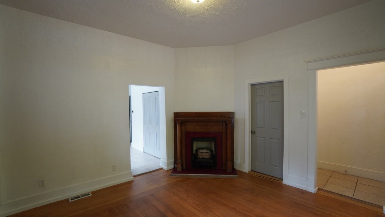2623 Quincy Ave - Photo 4 of 12