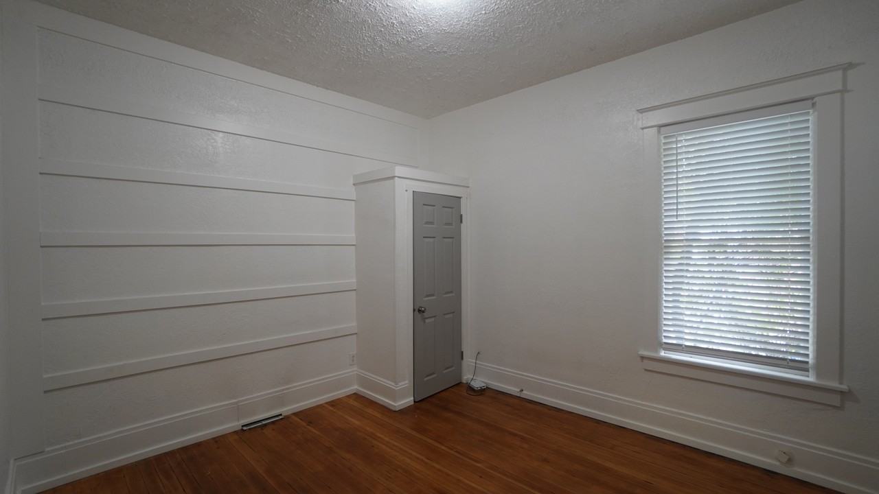 2623 Quincy Ave - Photo 5 of 12