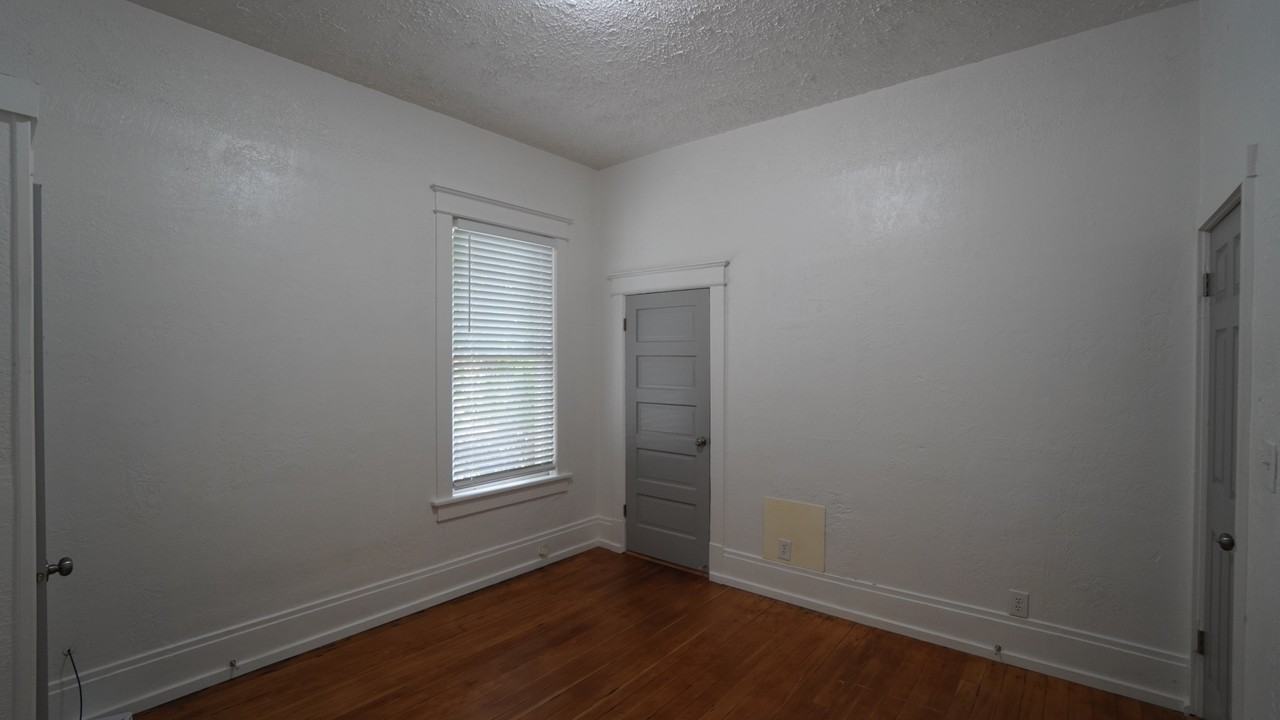 2623 Quincy Ave - Photo 6 of 12
