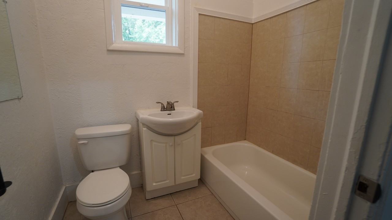 2623 Quincy Ave - Photo 7 of 12