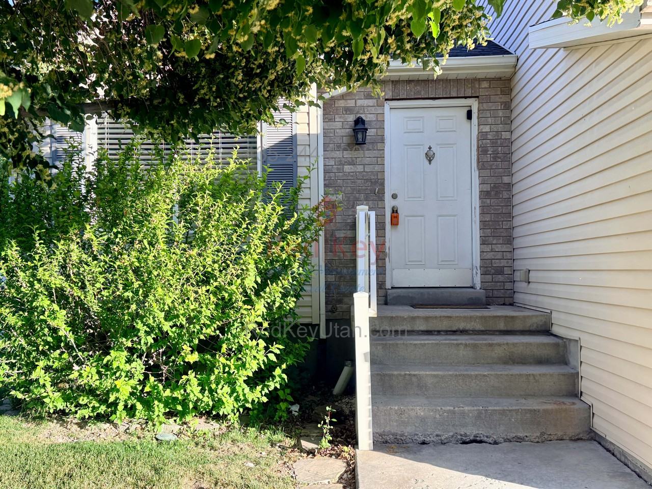 177 Crystal Bay Dr - Photo 2 of 25
