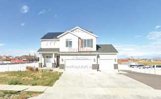 featured image of 41 E Pear St
