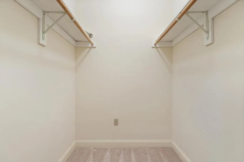 1029 Pleasant St - Photo 2 of 12