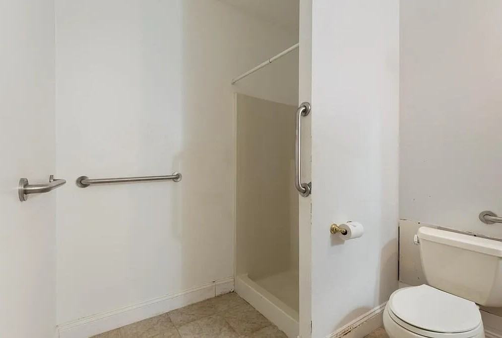 1029 Pleasant St - Photo 5 of 12