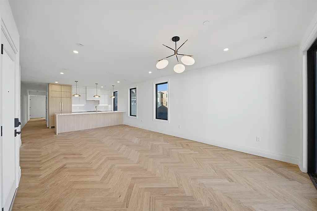 545 E 2nd St - Photo 4 of 21