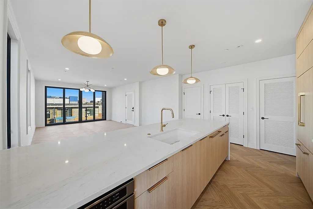 545 E 2nd St - Photo 6 of 21